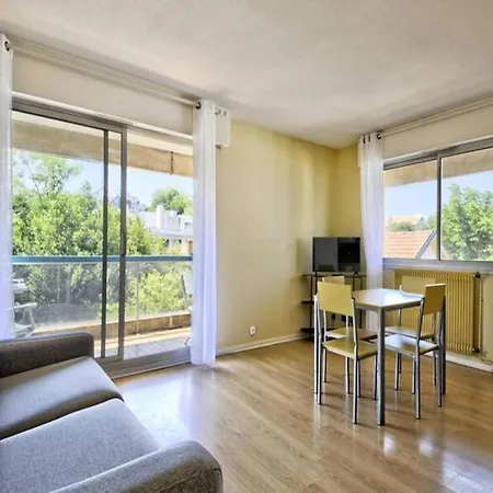 Eugenie Apartment *